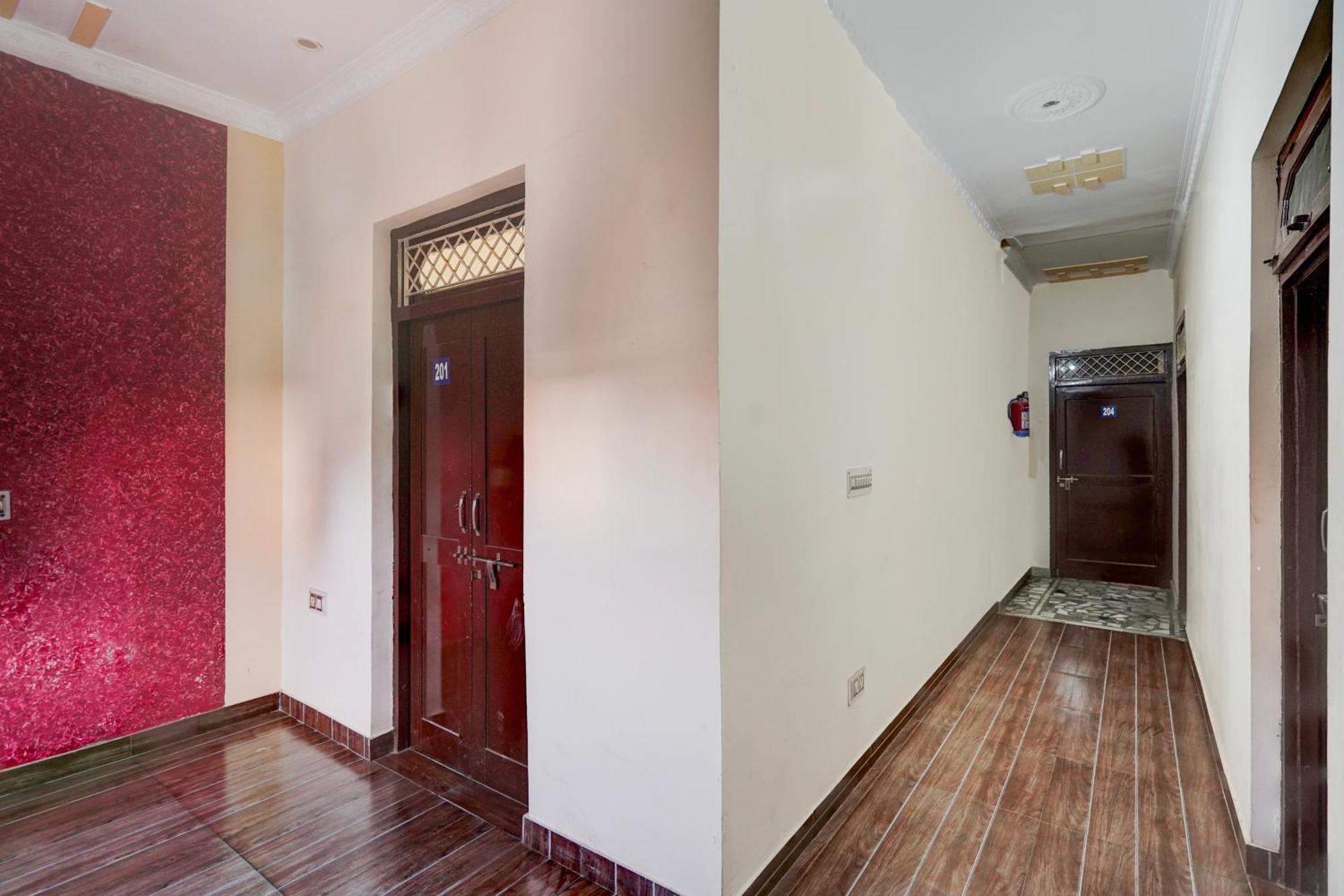 Oyo Hotel Maharaja Palace ميروت المظهر الخارجي الصورة