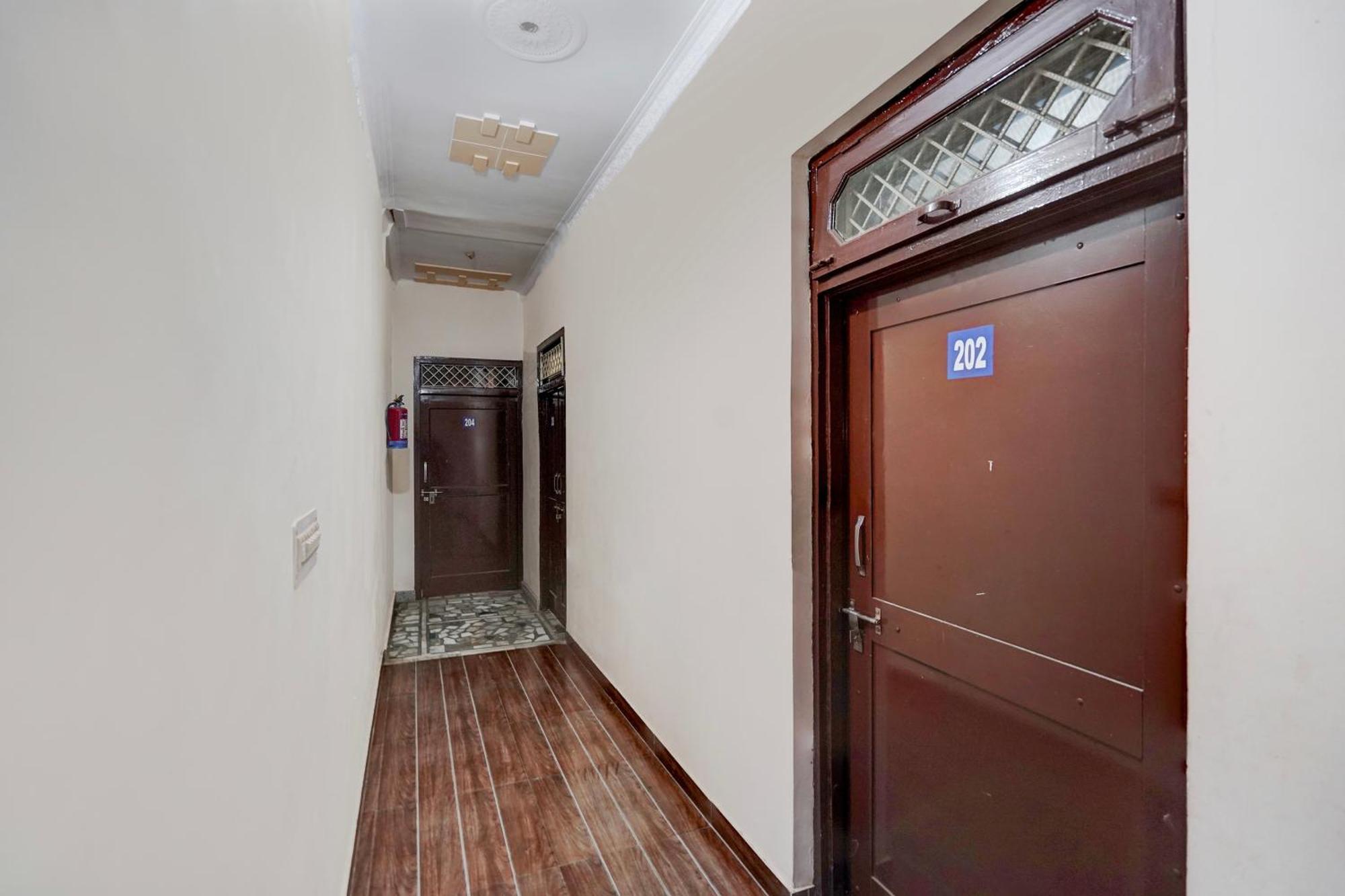 Oyo Hotel Maharaja Palace ميروت المظهر الخارجي الصورة