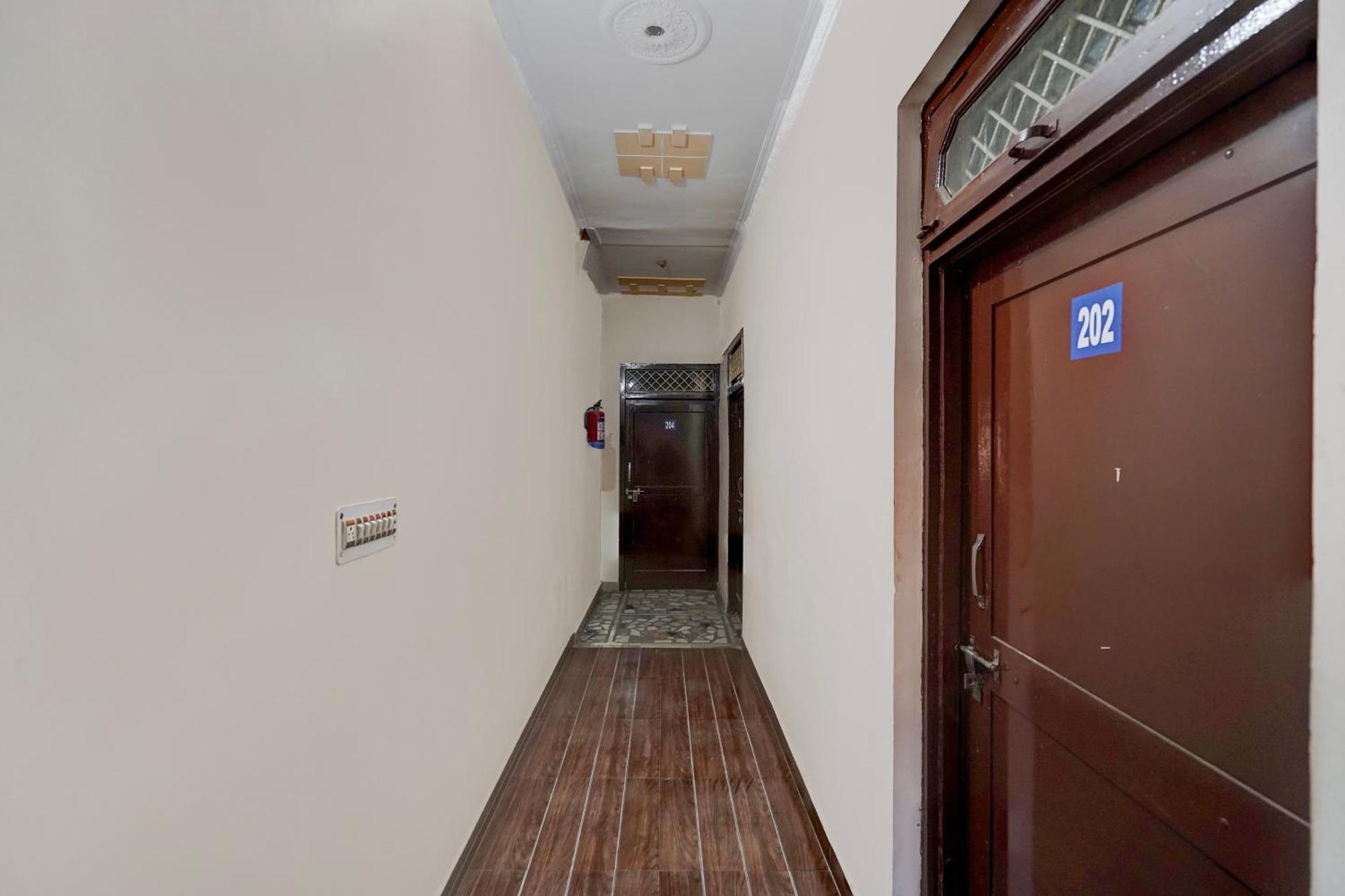 Oyo Hotel Maharaja Palace ميروت المظهر الخارجي الصورة